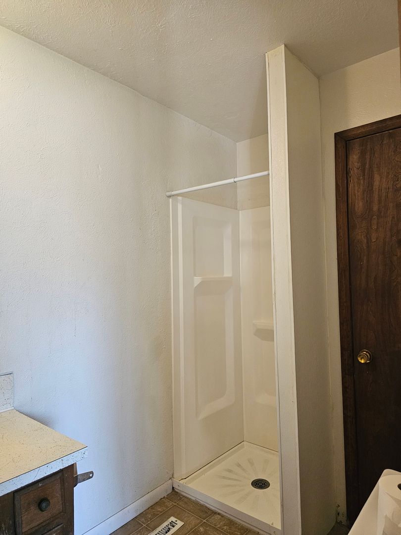 Bowling Green Apartment: 317 Manville