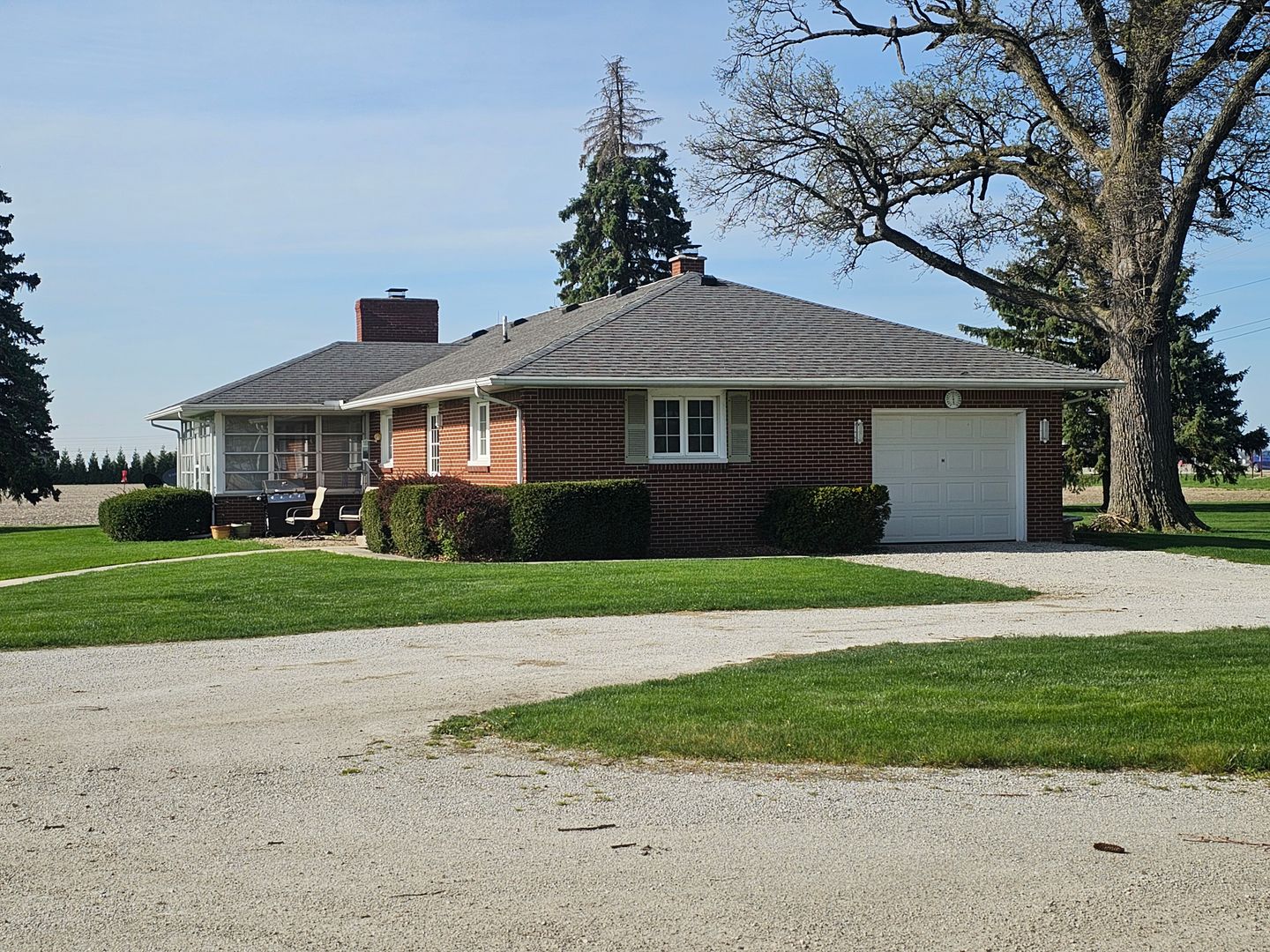 Bowling Green House: 23032 Dixie Hwy.