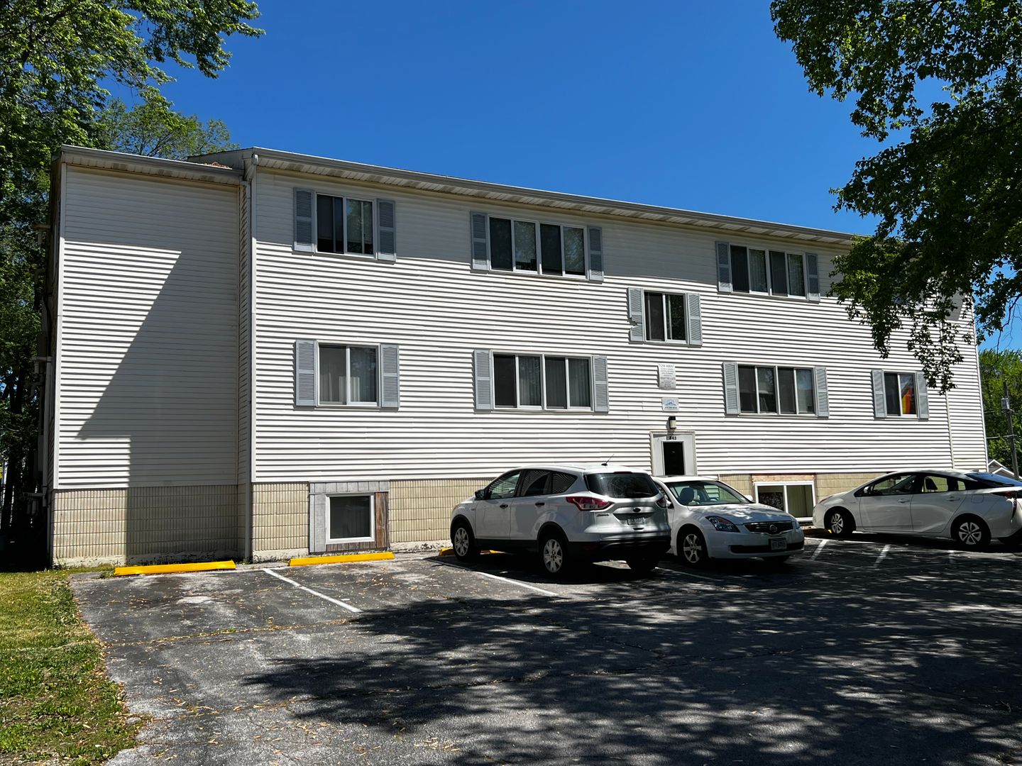 Bowling Green Apartment: 843 Sixth St