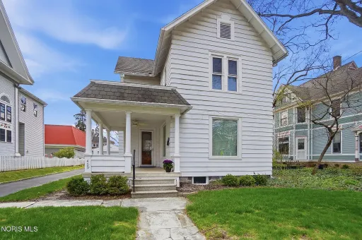 Beautiful home on West Wooster in Bowling Green – photo 1
