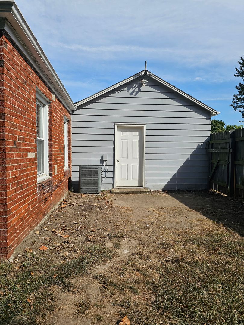 Bowling Green House: 6 Greenbrier Court