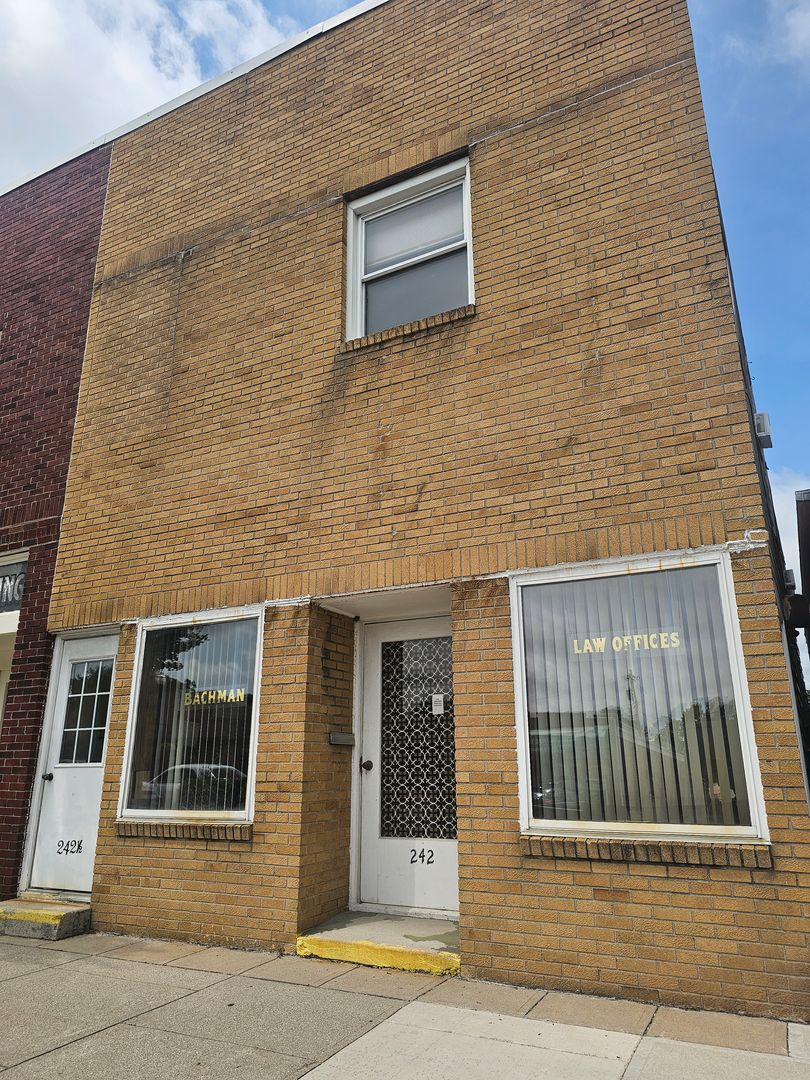 Bowling Green Apartment: 242 1/2 S. Main