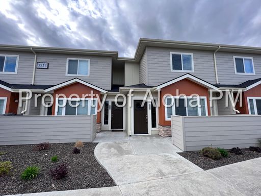 Don't miss this beautifully 3 bedroom spacious townhome in Columbia Village! – photo 1