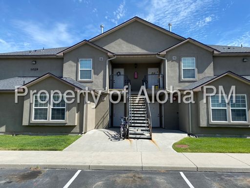 Roomy 3 Bedroom 2 Bathroom off of Pine in Meridian! – photo 1