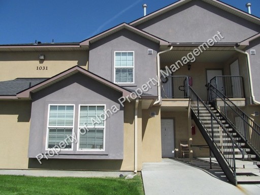 Comfy 2 Bedroom 2 Bathroom off of Pine in Meridian!