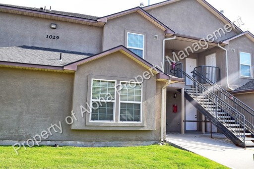Comfy 2 Bedroom 2 Bathroom off of Pine in Meridian!