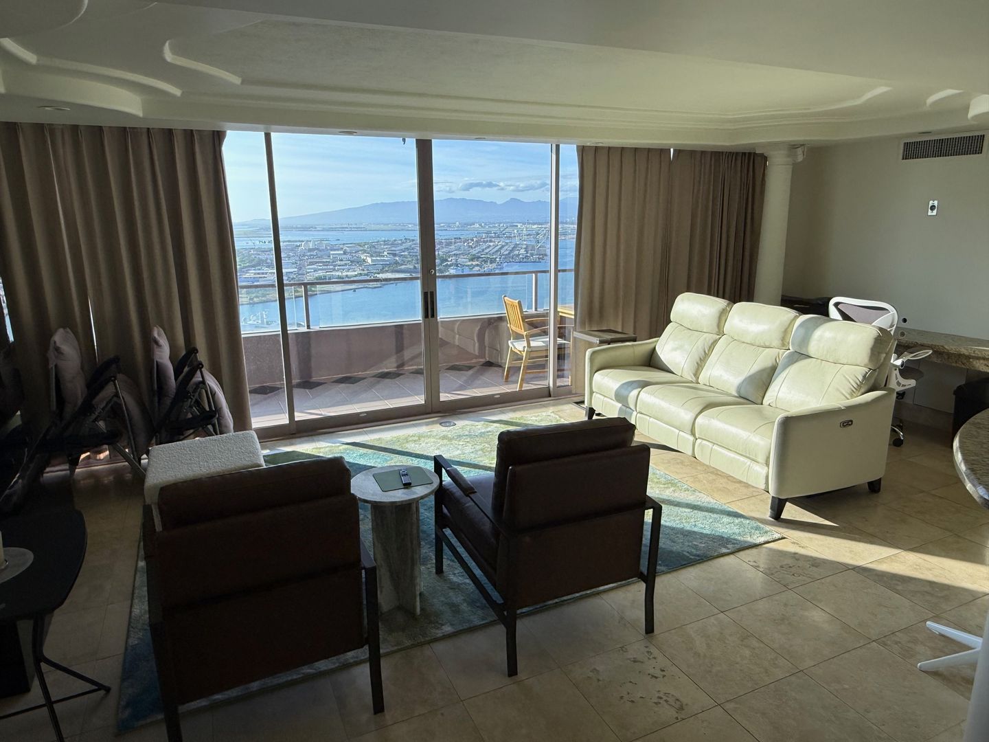 Honolulu Condo: 425 South St. #4002