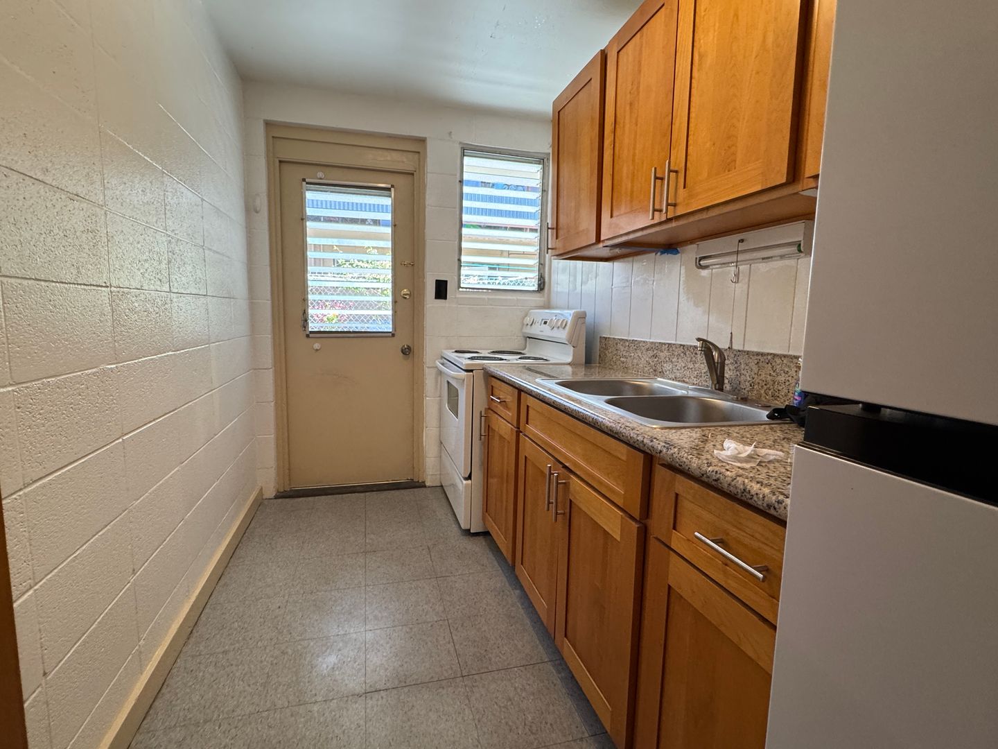 Honolulu Apartment: 3353 Campbell Ave