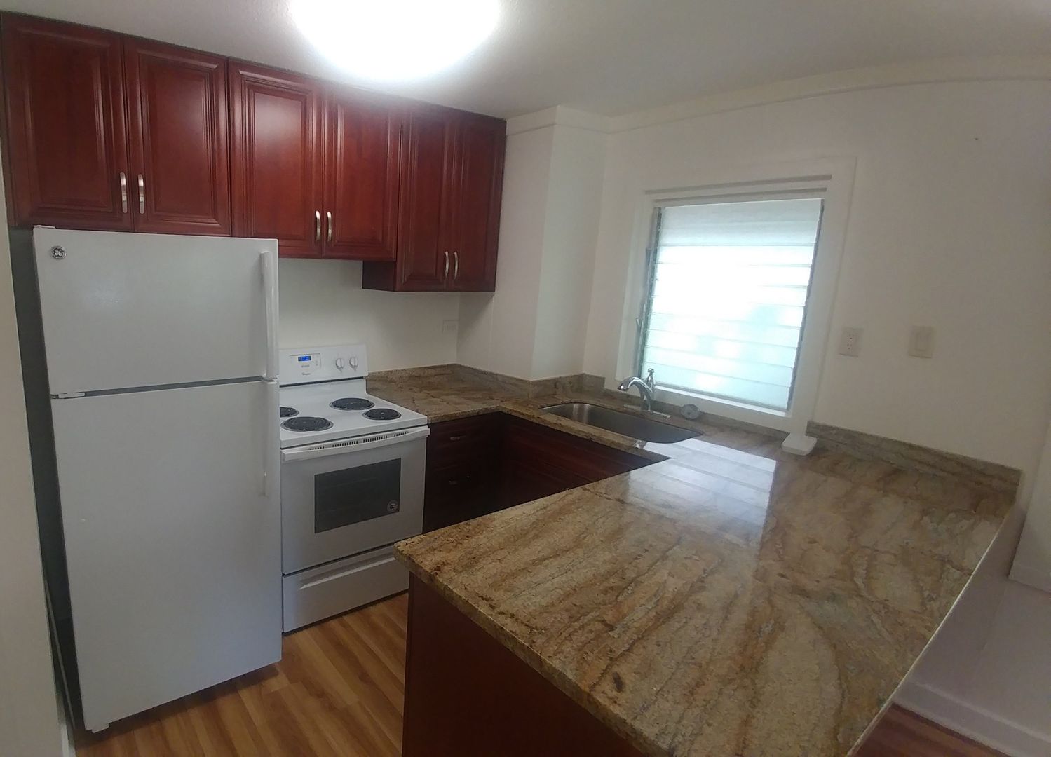 Honolulu Apartment: 421 Lewers Street