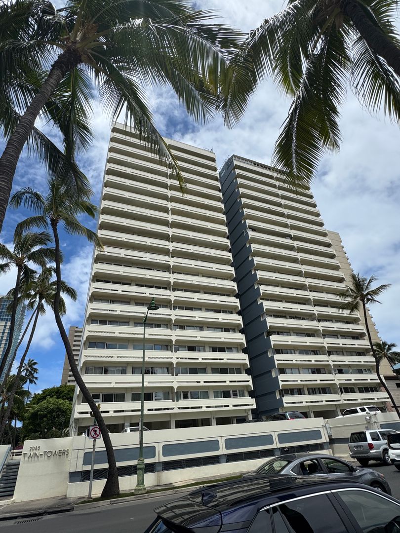 Honolulu Condo: 2085 Ala Wai Blvd. #B94