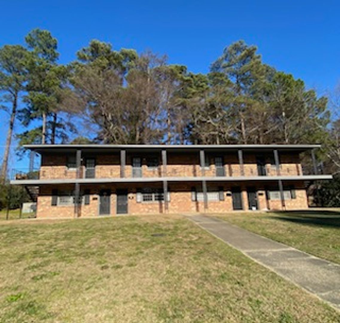 Fayetteville House: 4206 S Dowfield Drive