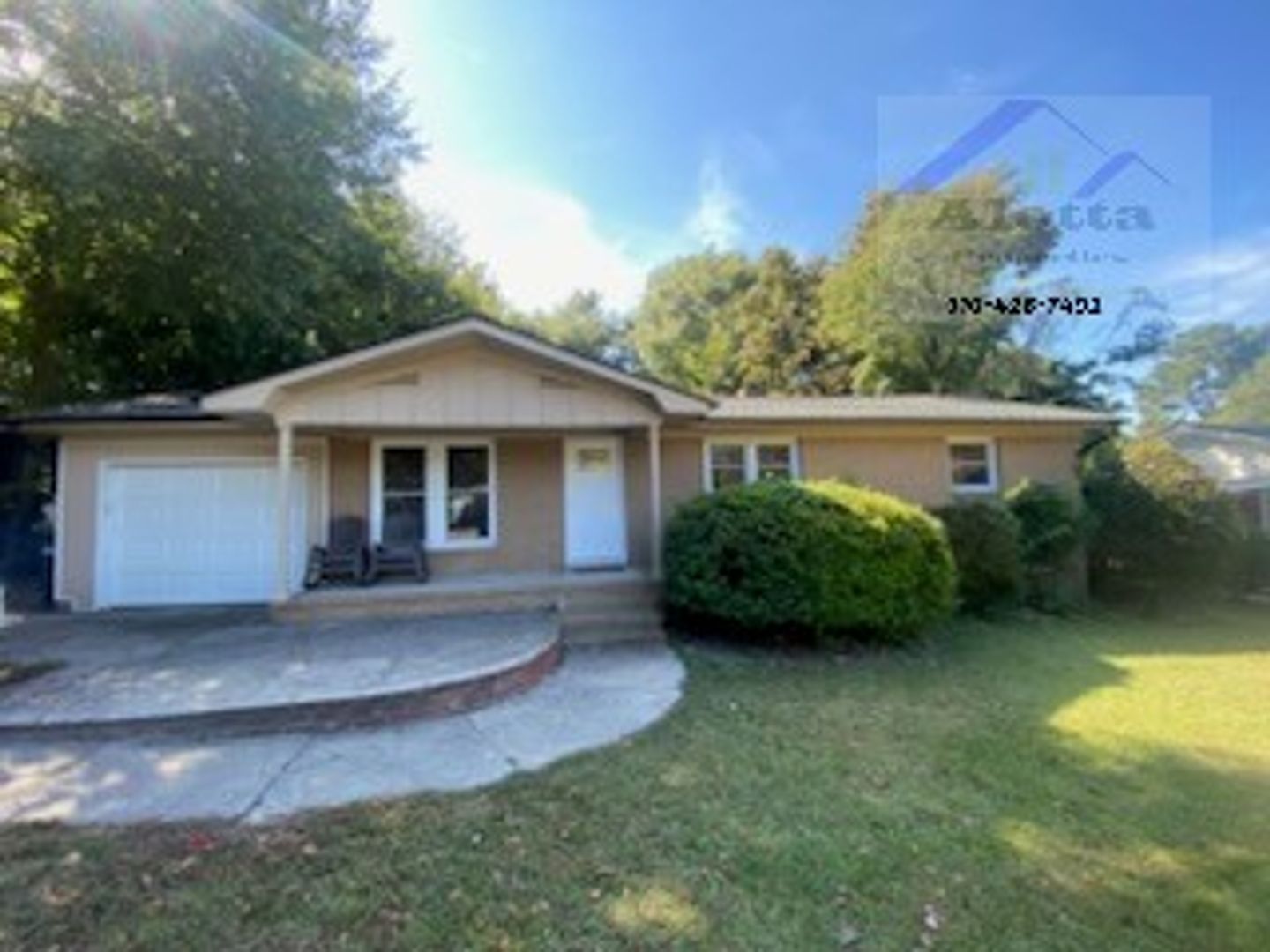 Fayetteville House: 5408 S Sumac