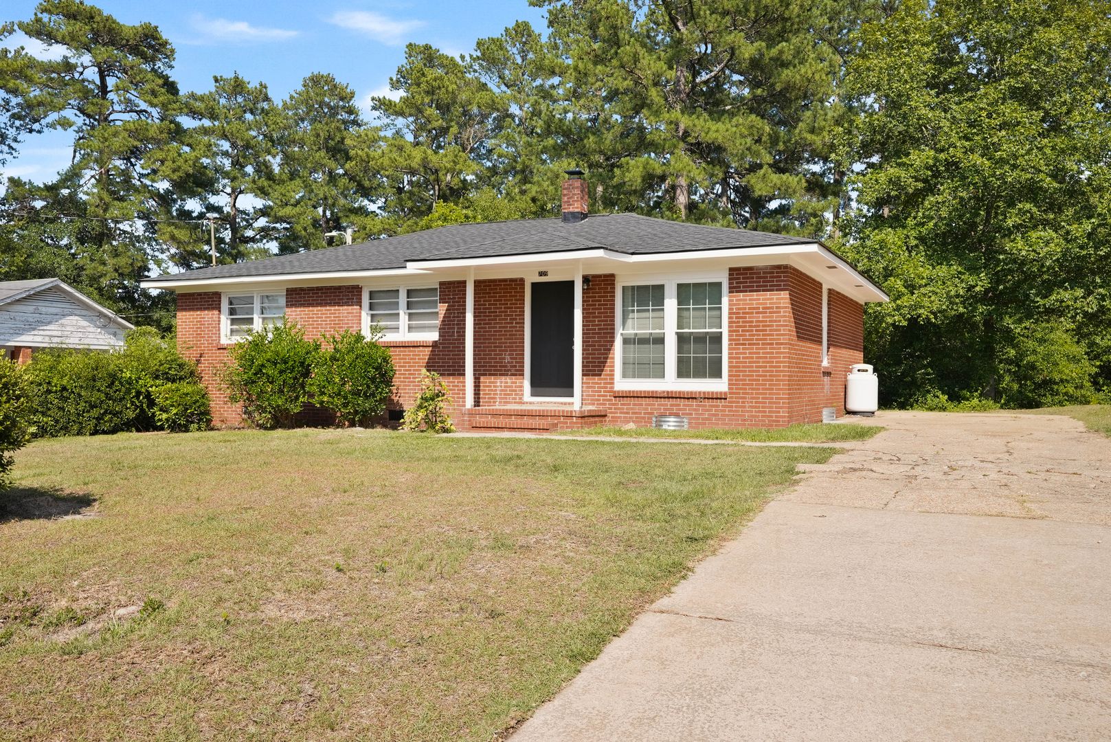 Fayetteville House: 709 Shambrey St