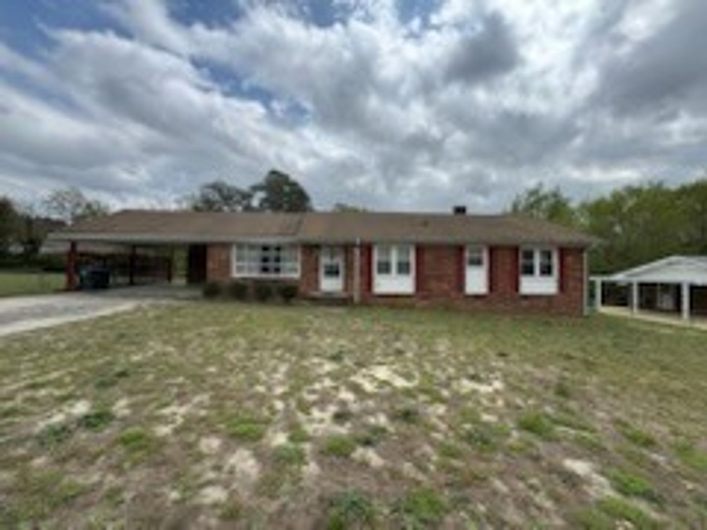 Fayetteville House: 338 Summer Hill Rd