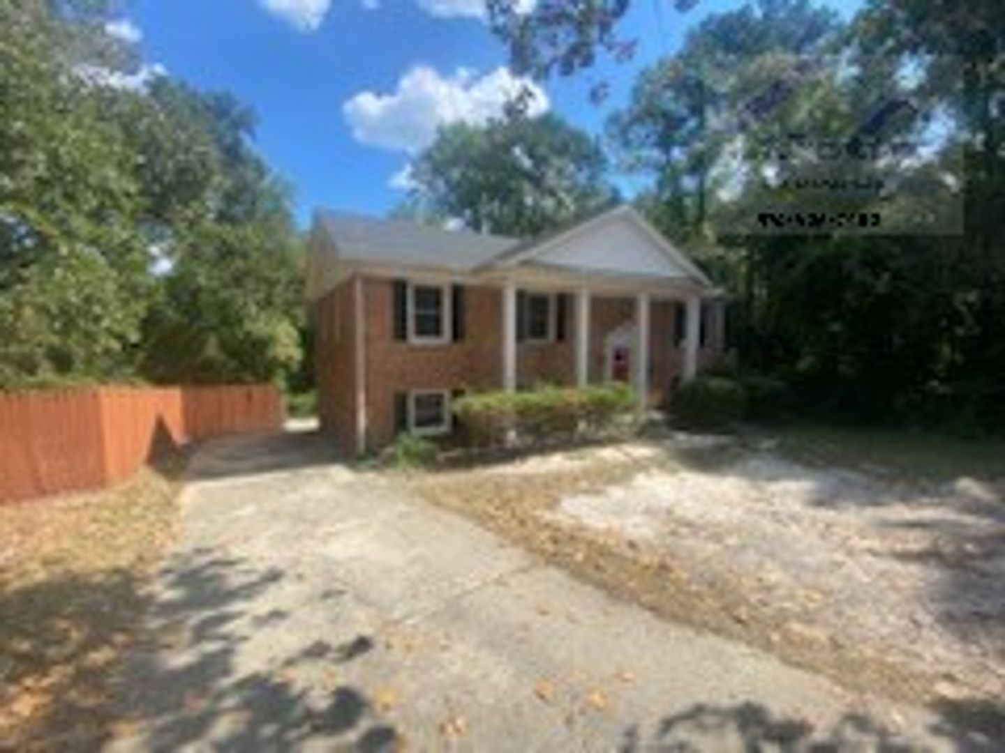 Fayetteville House: 5312 Bluewater Place