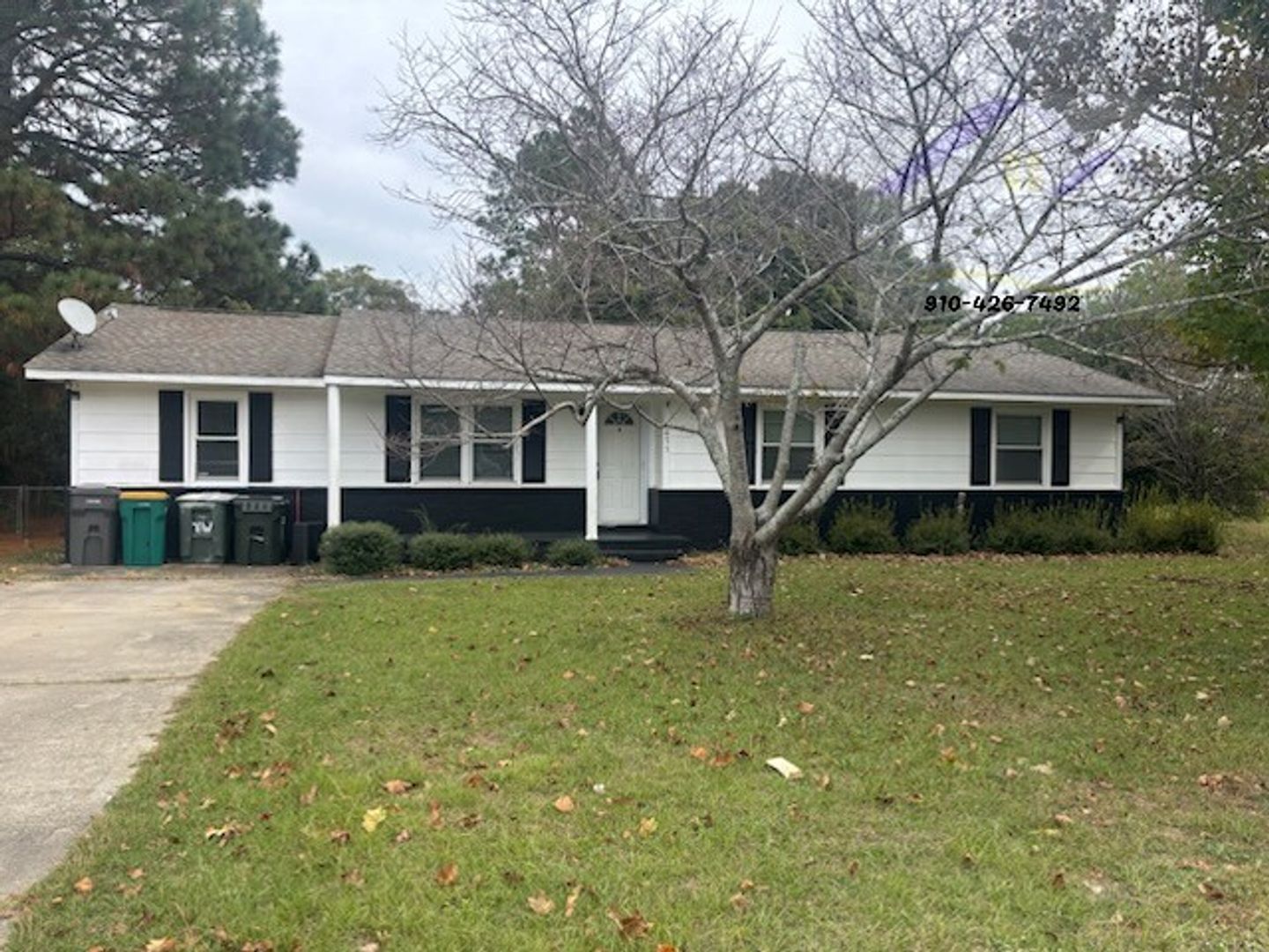 Hope Mills House: 6075 Lexington Dr