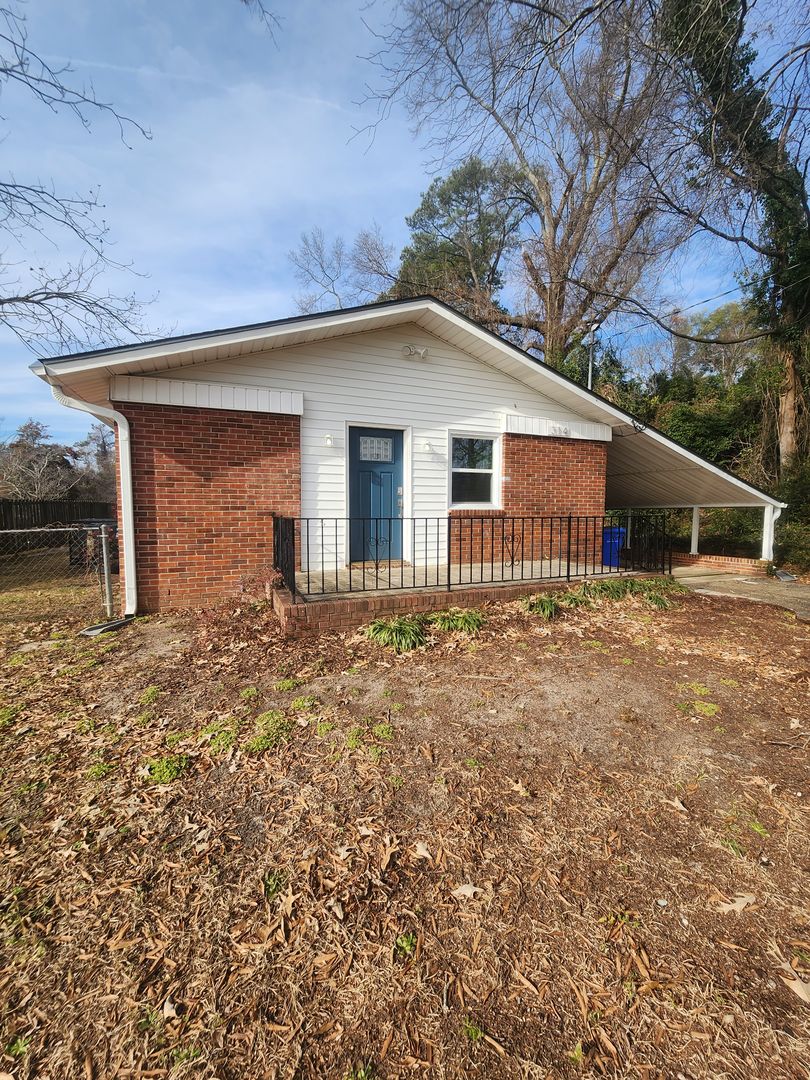 Fayetteville House: 314 Bradford Avenue