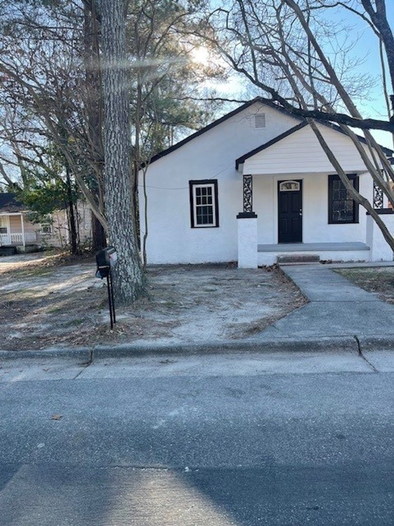 Fayetteville House: 2209 Nicky Ave