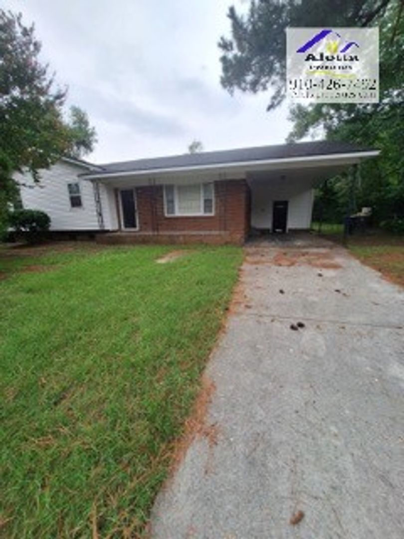 Fayetteville House: 5615 Dodge Drive