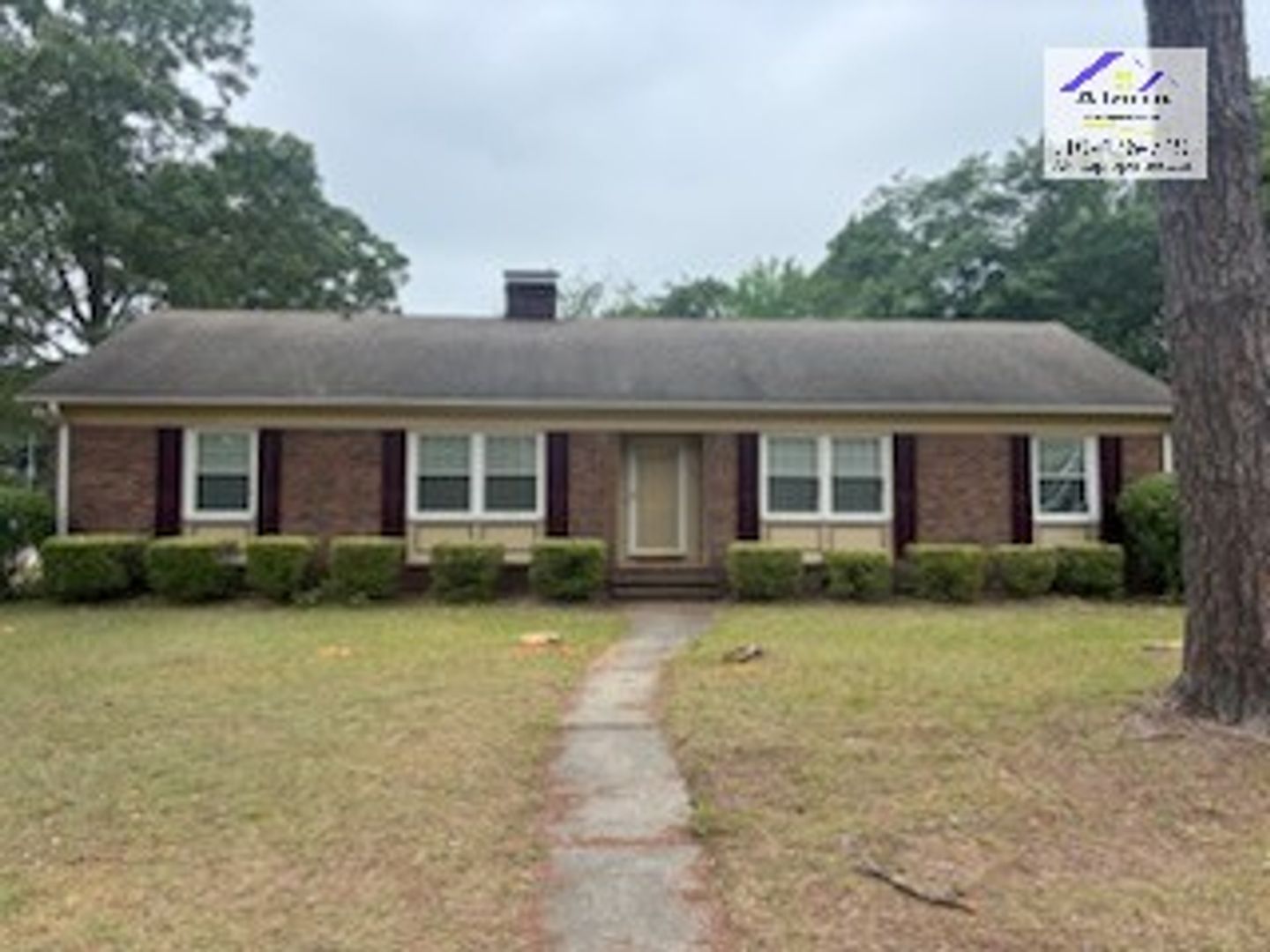 Fayetteville House: 228 Whitney Dr