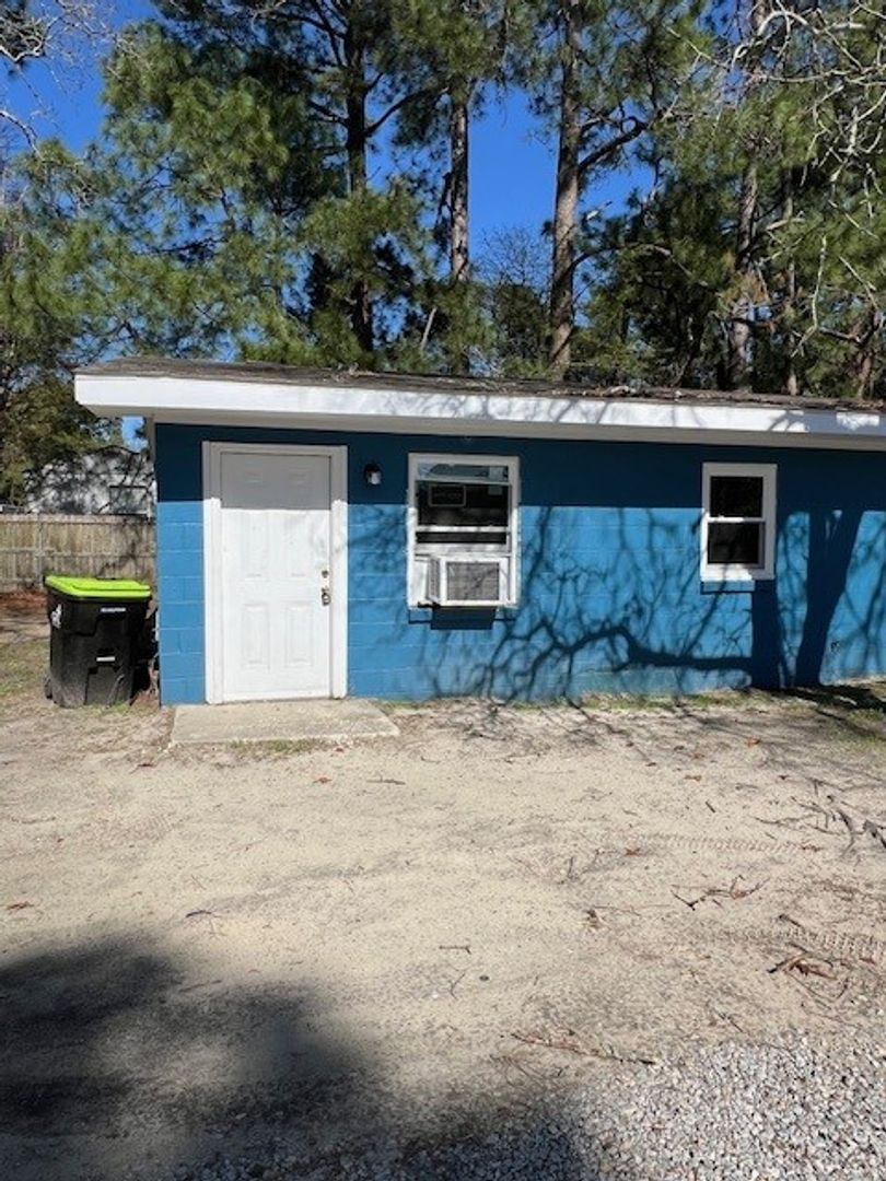 Fayetteville House: 1153B Tammy Street