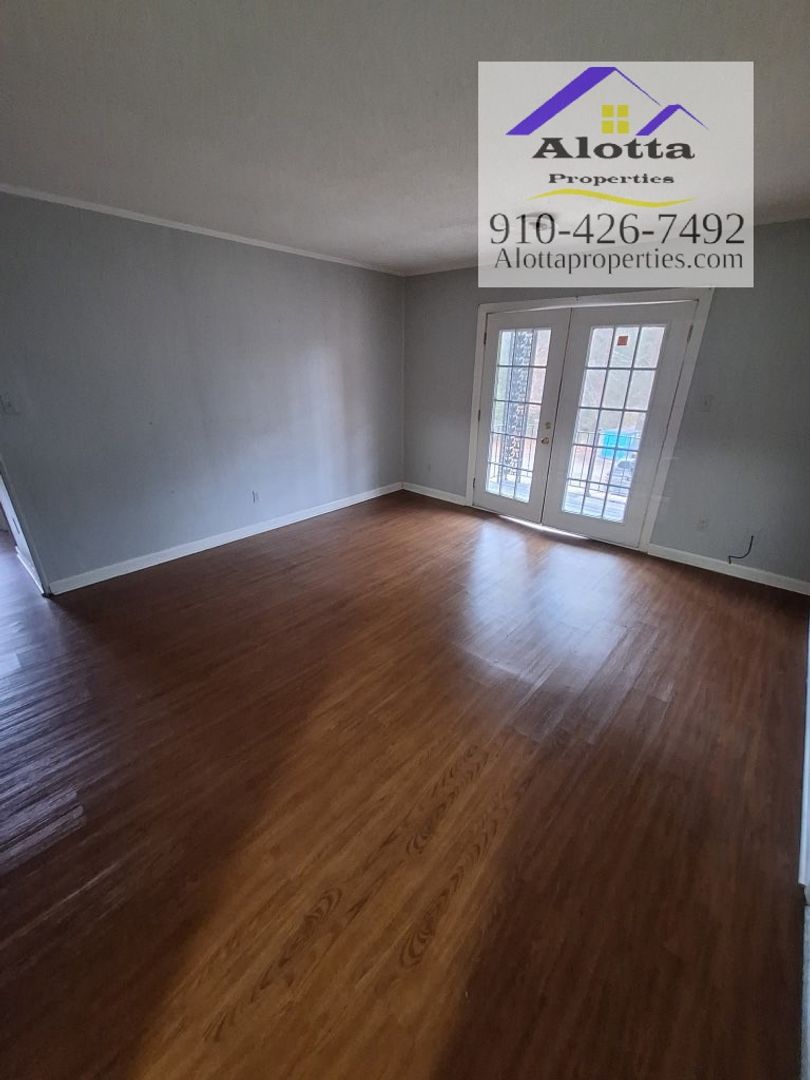 Fayetteville House: 819-B Ridge Road