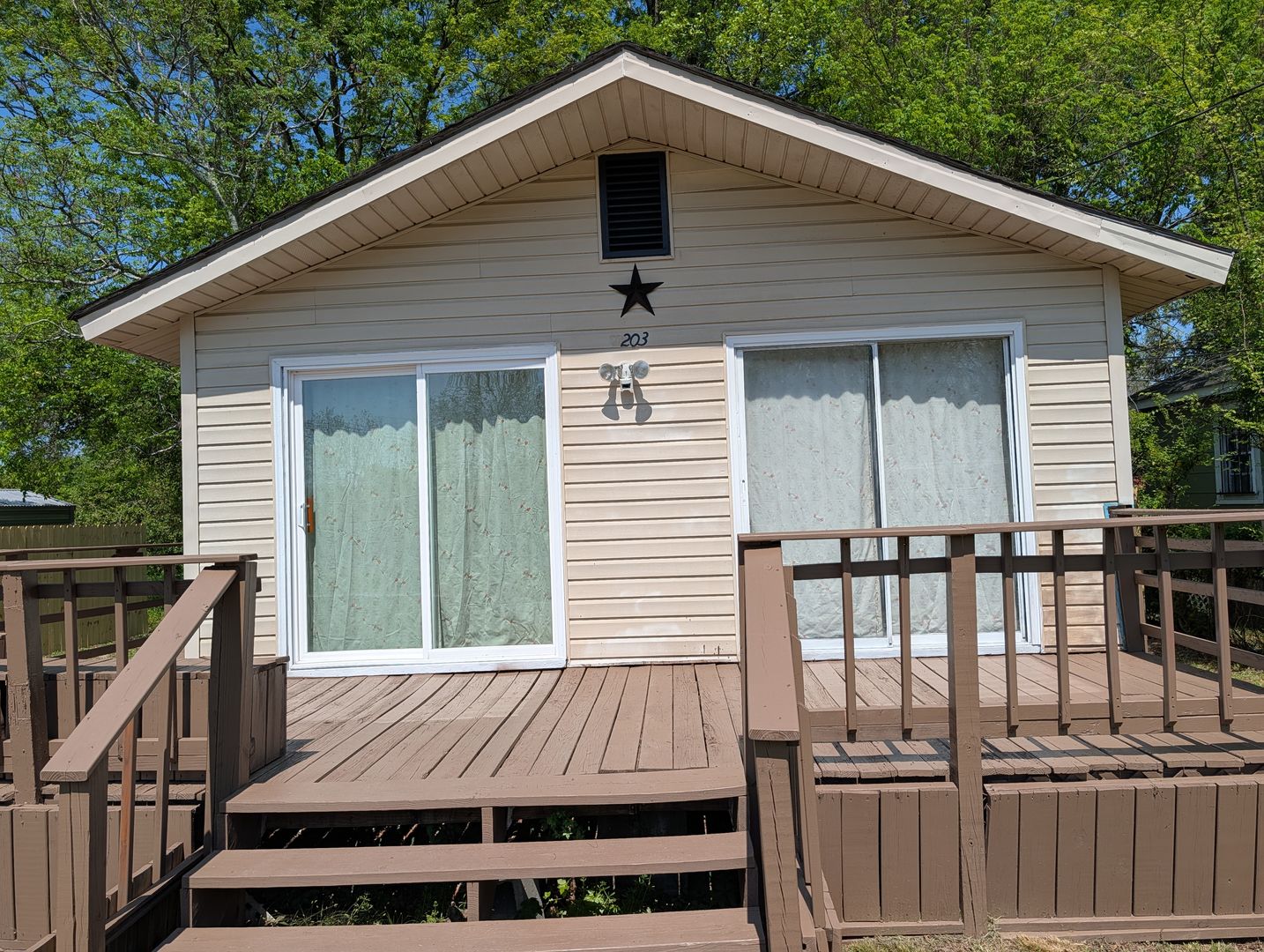 Fayetteville House: 203 Wall St