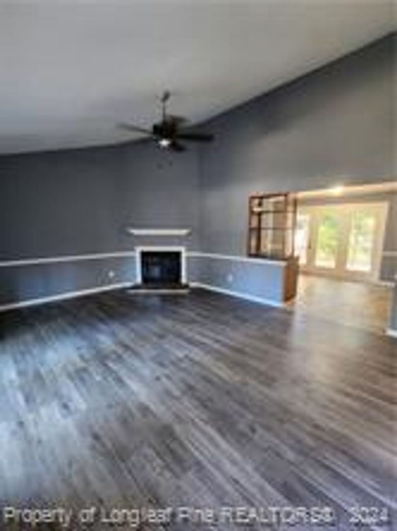 Fayetteville House: 5716 Five Sisters Ct