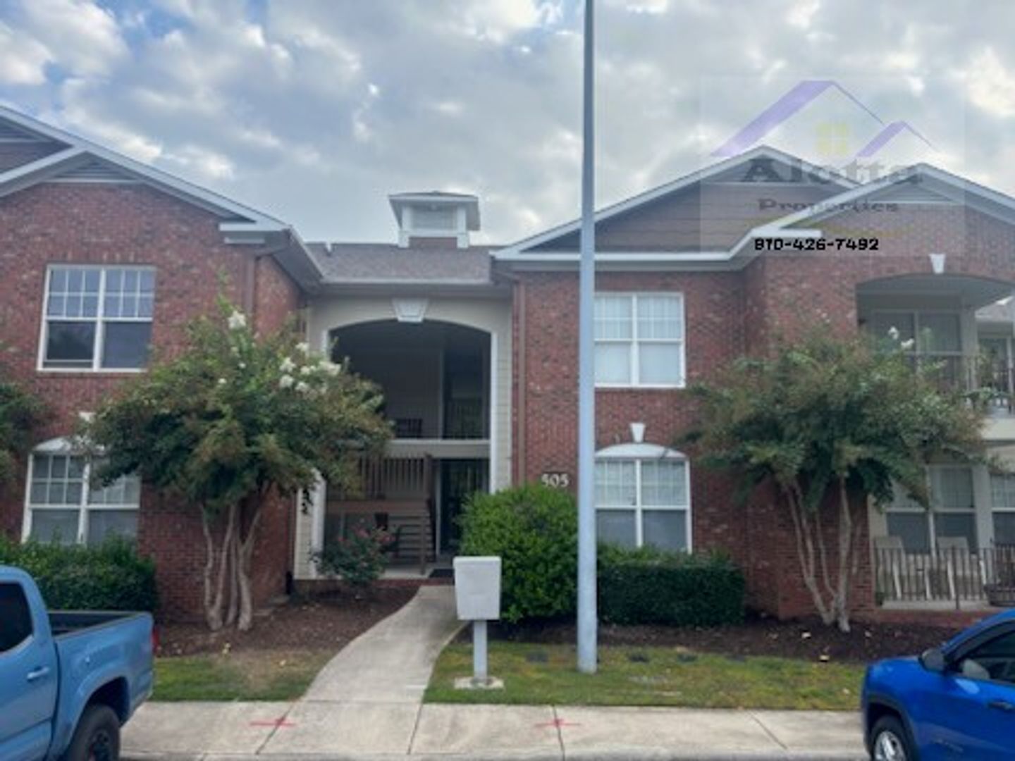 Hope Mills House: 505 Meadowland Ct Unit #9