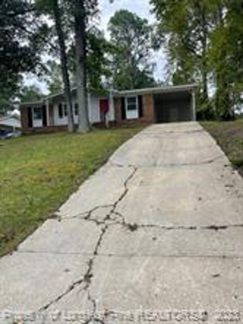 Fayetteville House: 7313 Ryan Street