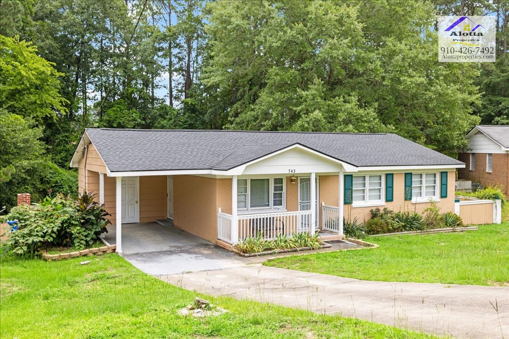 Fayetteville House: 743 Rustland Dr