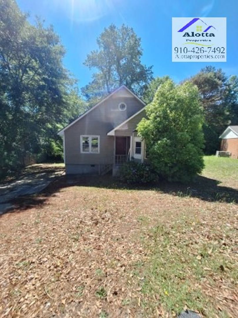 Spring Lake House: 110 Bruce Lane