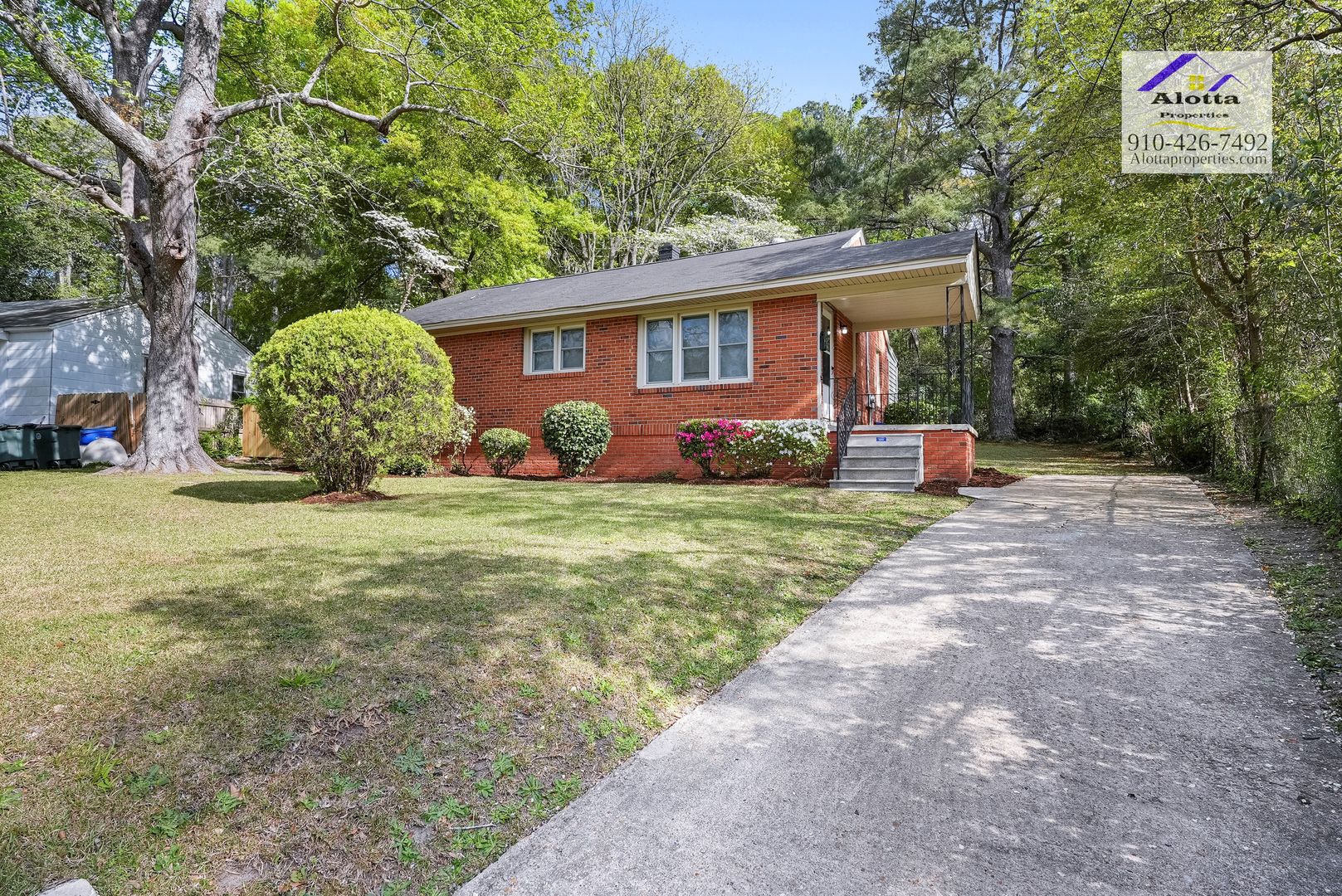 Fayetteville House: 2054 Osceola Dr