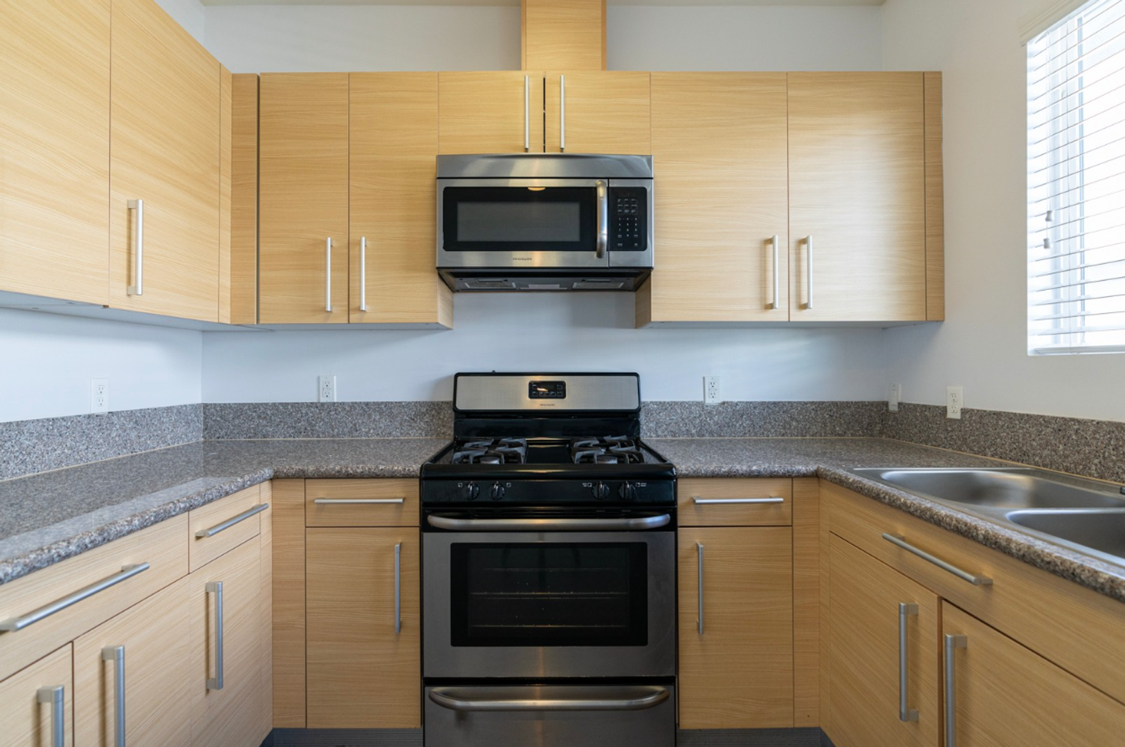 North Hollywood Apartment: 12045 Keswick