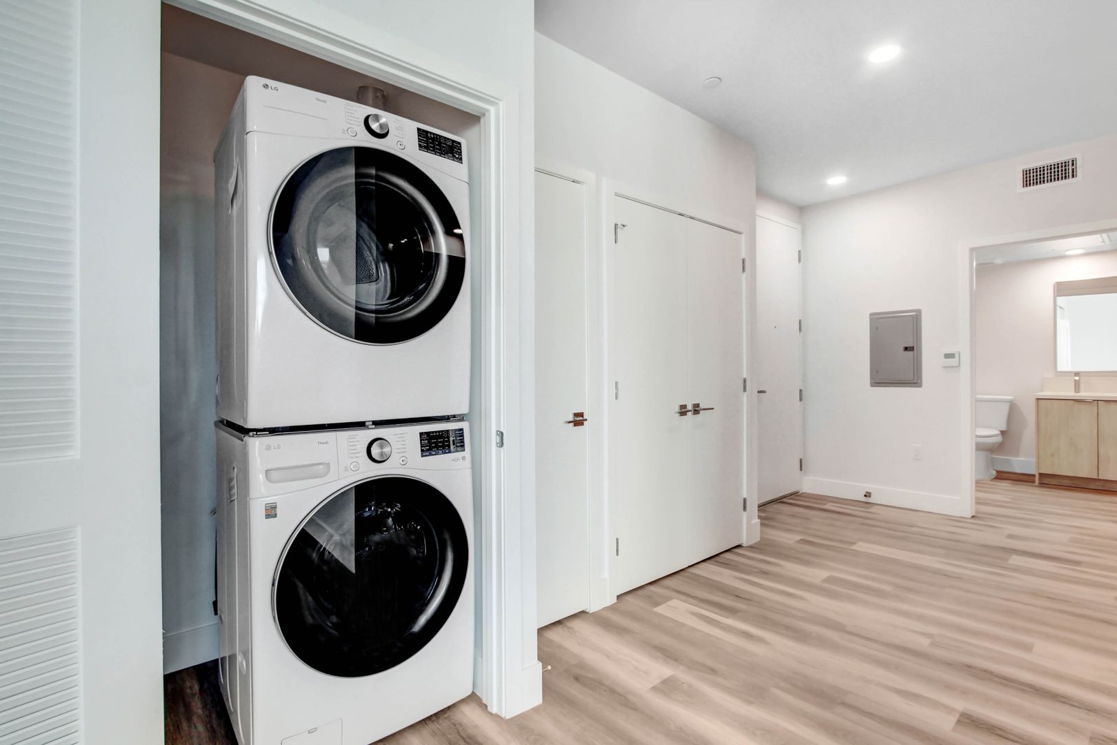 North Hollywood Apartment: 6500 Lankershim Blvd.