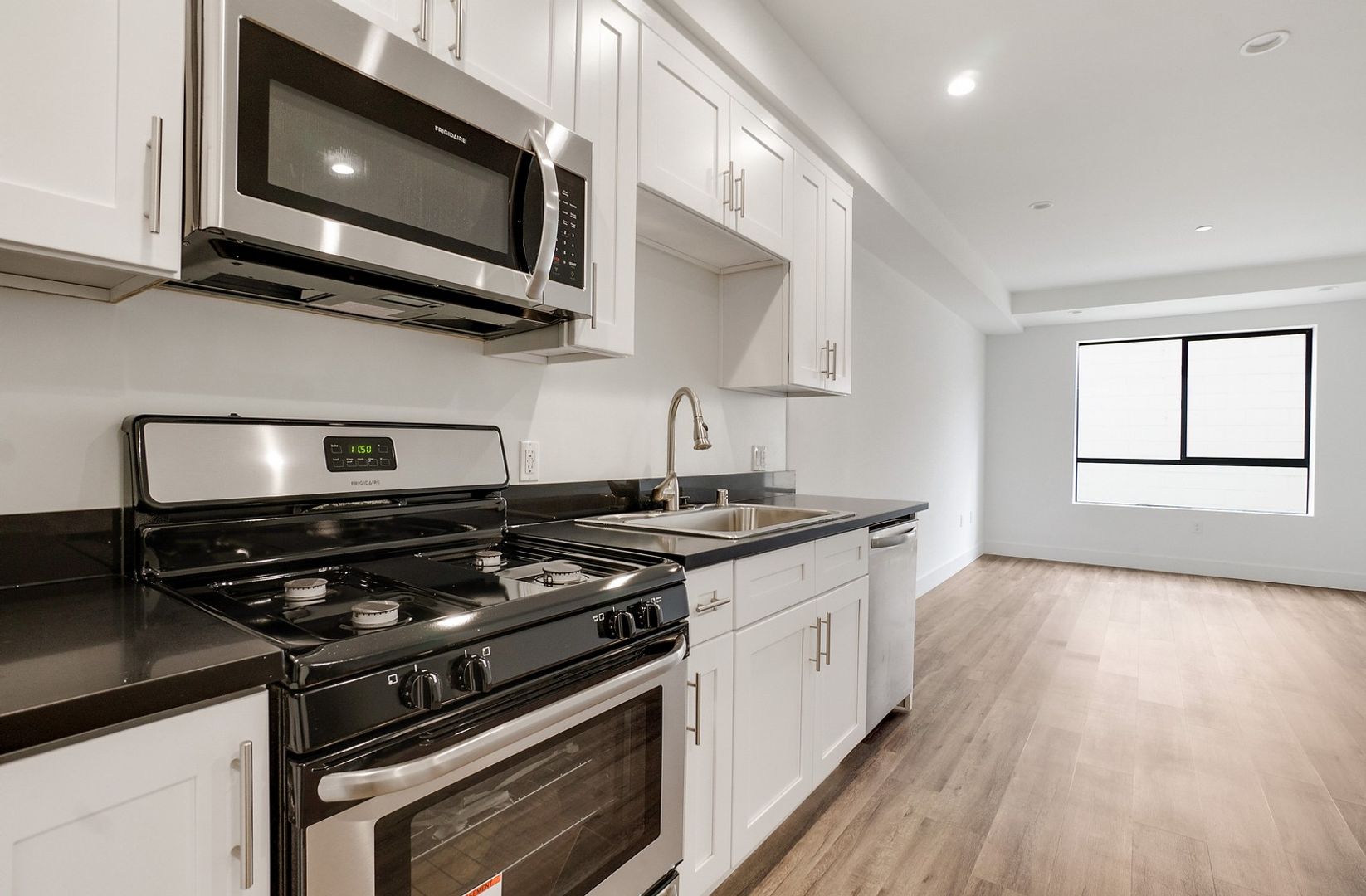 Panorama City Apartment: 15157 Roscoe Blvd