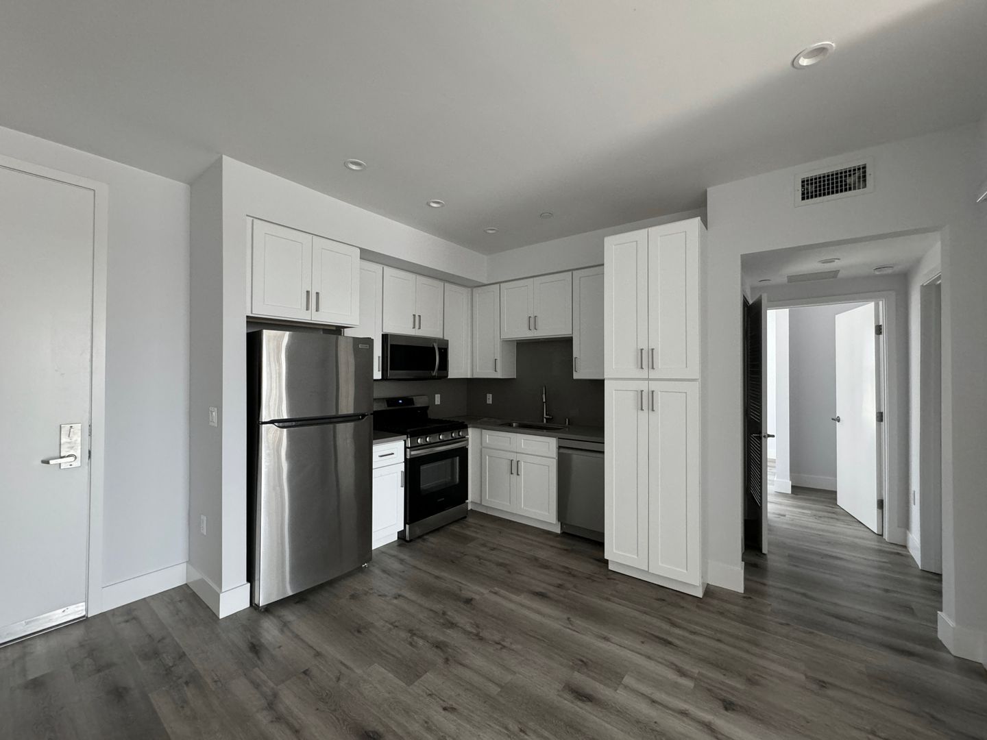 North Hollywood Apartment: 5755 Tujunga Avenue