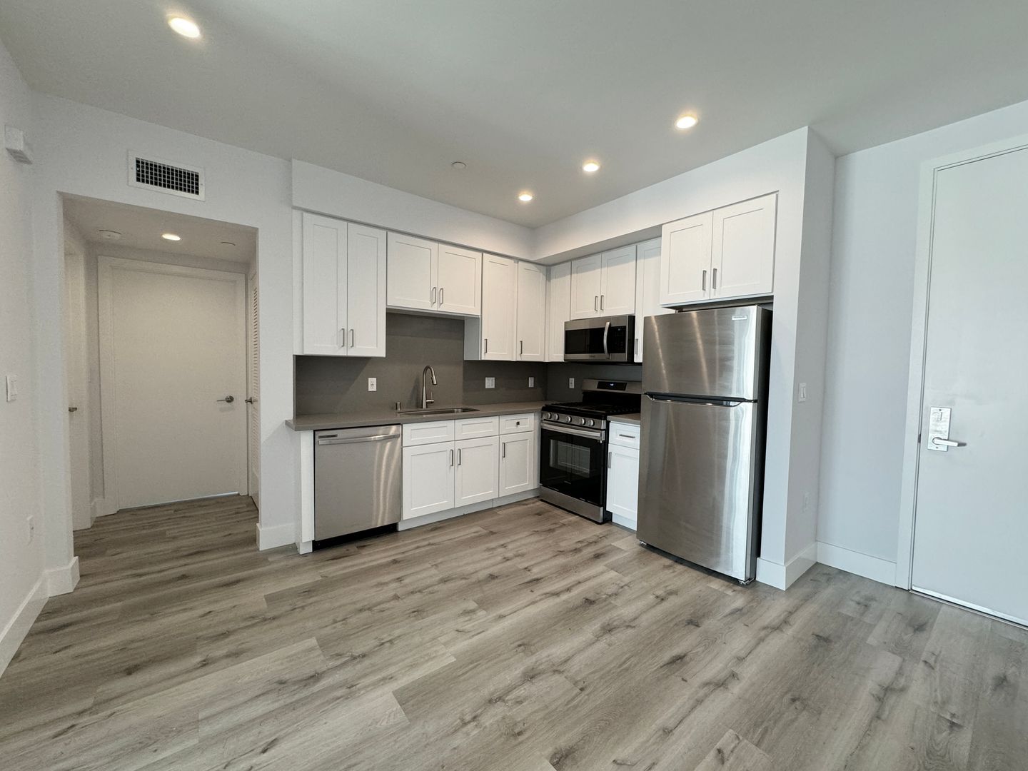 North Hollywood Apartment: 5755 Tujunga Avenue