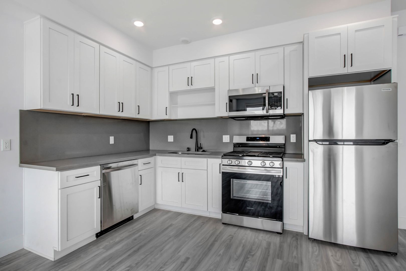 North Hollywood Apartment: 11848 Vanowen St