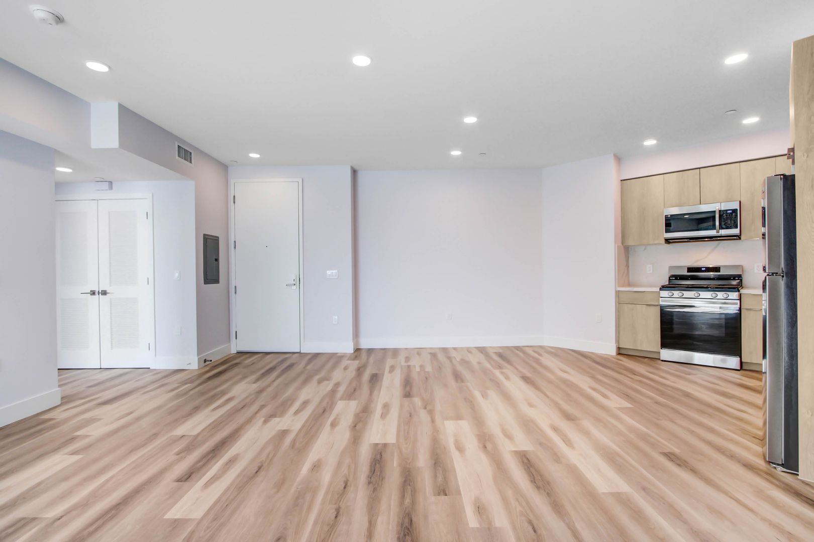 North Hollywood Apartment: 6500 Lankershim Blvd.