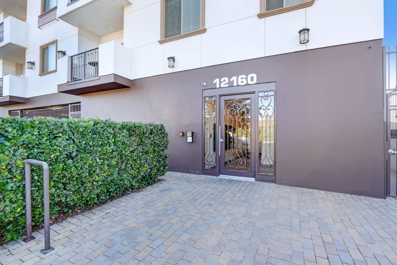 North Hollywood Apartment: 12160 Hart St