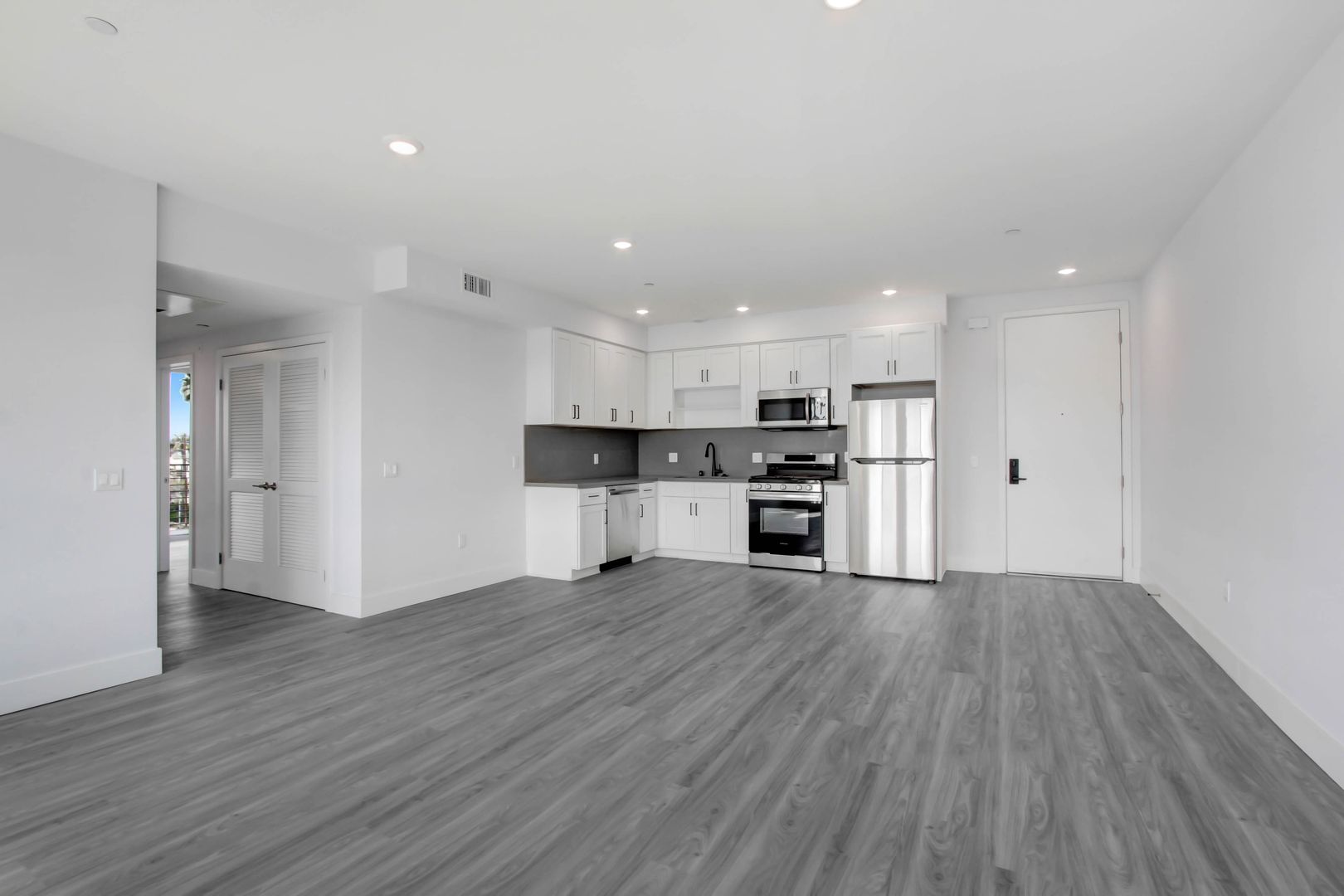 North Hollywood Apartment: 11848 Vanowen St