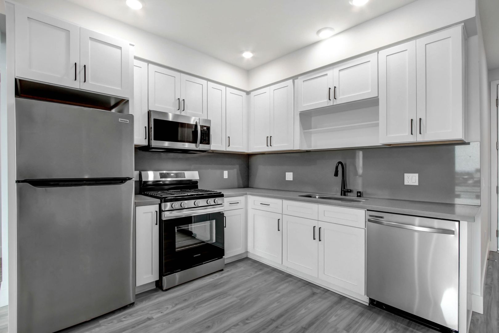 North Hollywood Apartment: 11848 Vanowen St