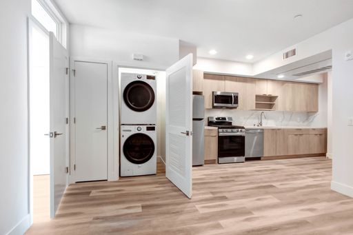 **Available 10/05/25** OCCUPIED & REQ ADVANCE APPOINTMENT TO TOUR - $250 Look & Lease ** 1 bed + 1 bath - Luxury - New, Washer & Dryer, Reserved Garage Pkg, Central A/C, Clubhouse, HEATED POOL – photo 1