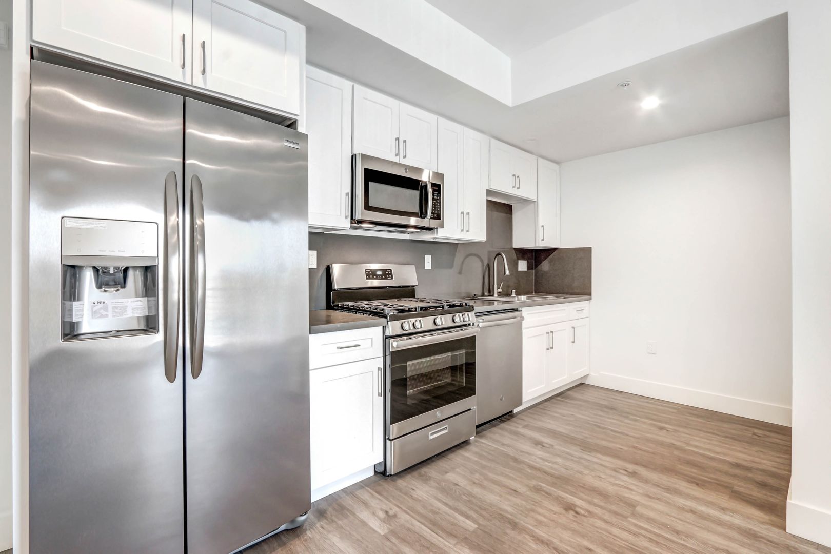 Van Nuys Apartment: 13654 Bassett Street