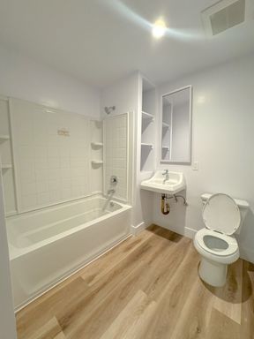 Brand new 1 bed + 1 bath - Central A/C, Washer/Dryer in Unit, Modern Luxury Interior