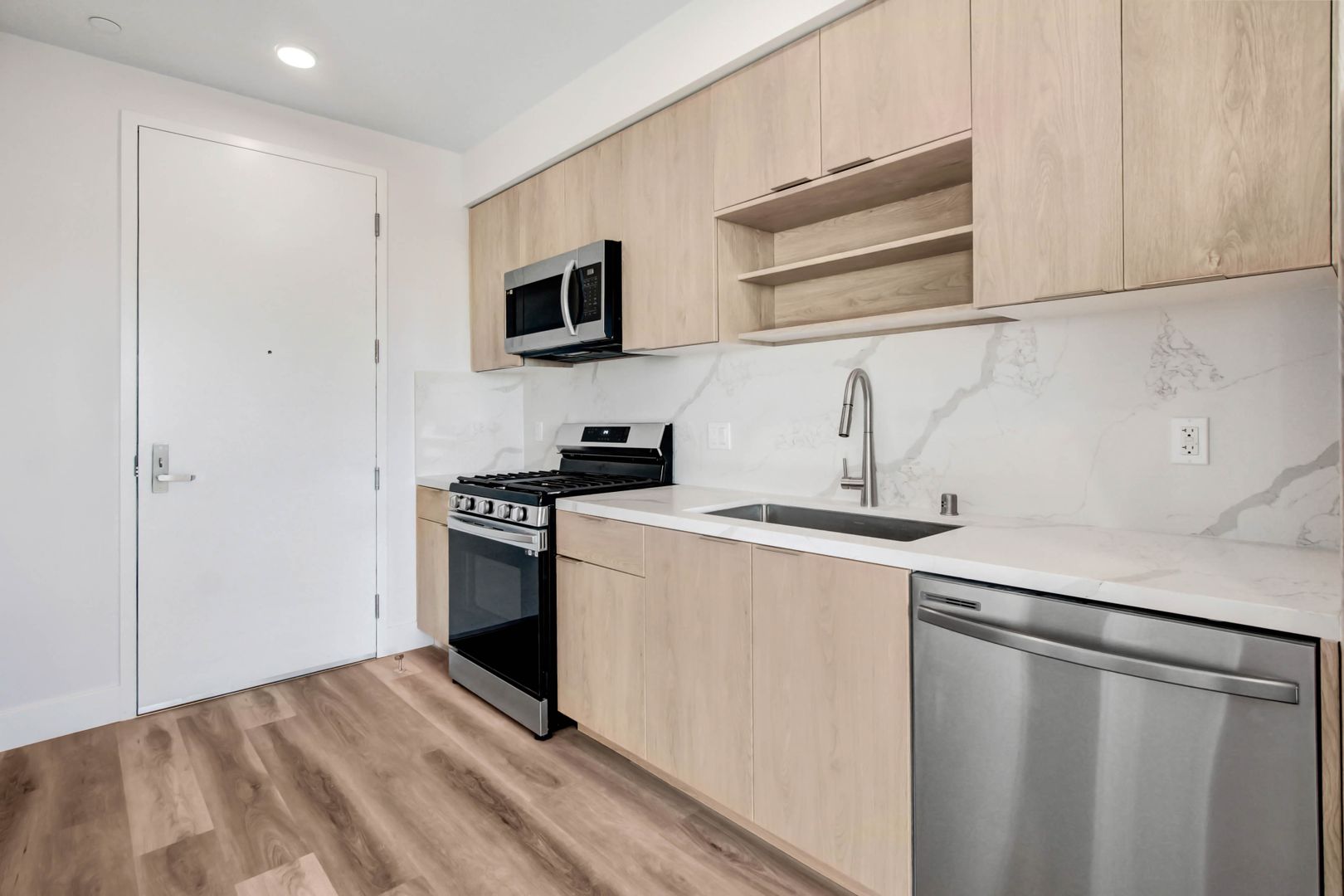 North Hollywood Apartment: 6500 Lankershim Blvd.
