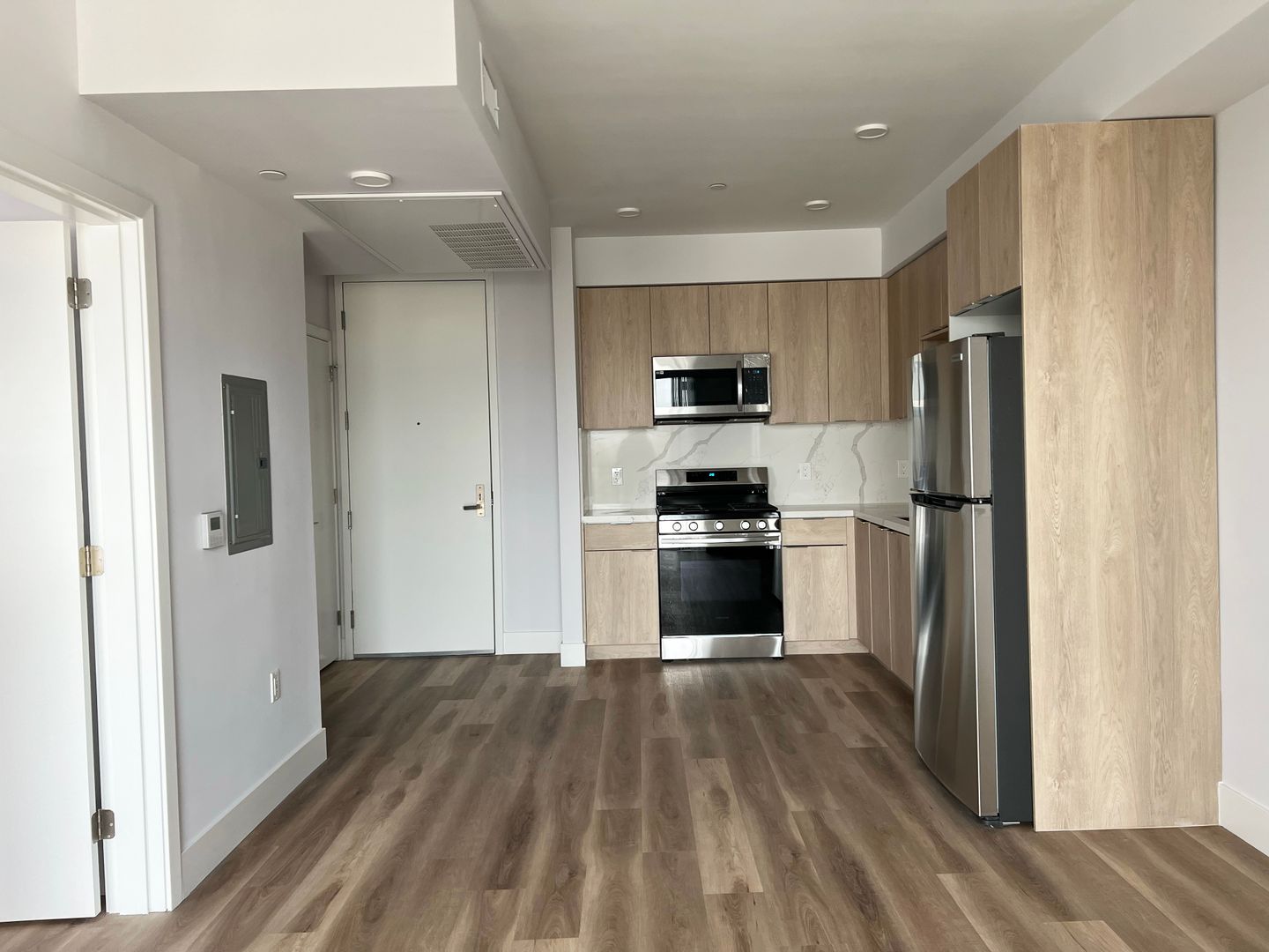 North Hollywood Apartment: 6500 Lankershim Blvd.