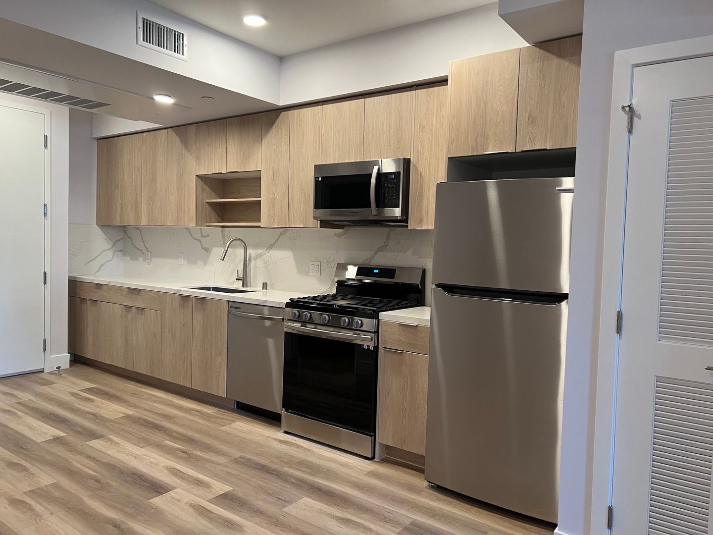 North Hollywood Apartment: 6500 Lankershim Blvd.