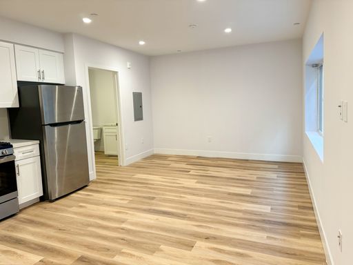 NEW STUDIO - Luxury cabinets/granite countertops - D/W + Central A/C + Washer/Dryer in Unit